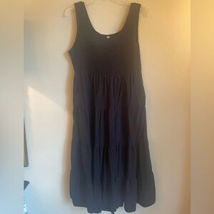 Women’s smocked sleeveless tiered midi dress size xl